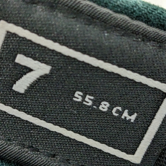 NWT. Authentic 59Fifty baseball cap OAKLAND As. Looks like it's been signed. - Picture 12 of 15